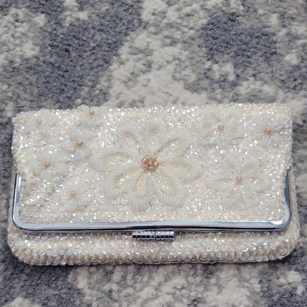 Vintage Elegant Cream Beaded Clutch